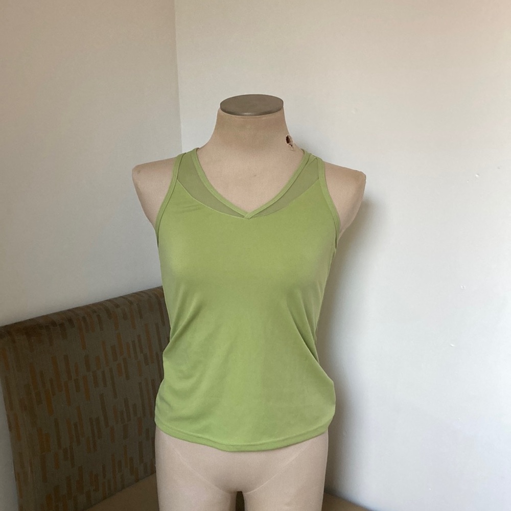 The brand is YUNA Size small color green
